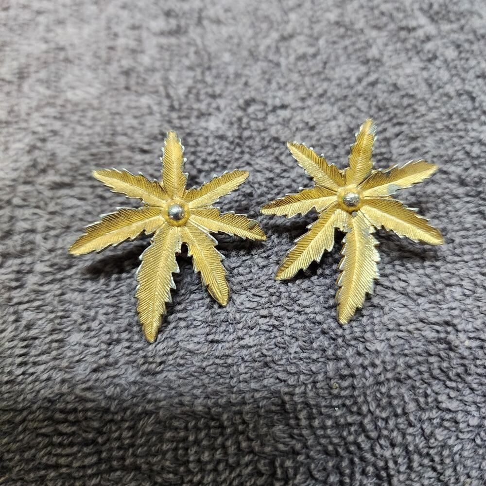 Vintage Signed Sarah Coventry Gold Tone Palm Leaf clip on earrings b34